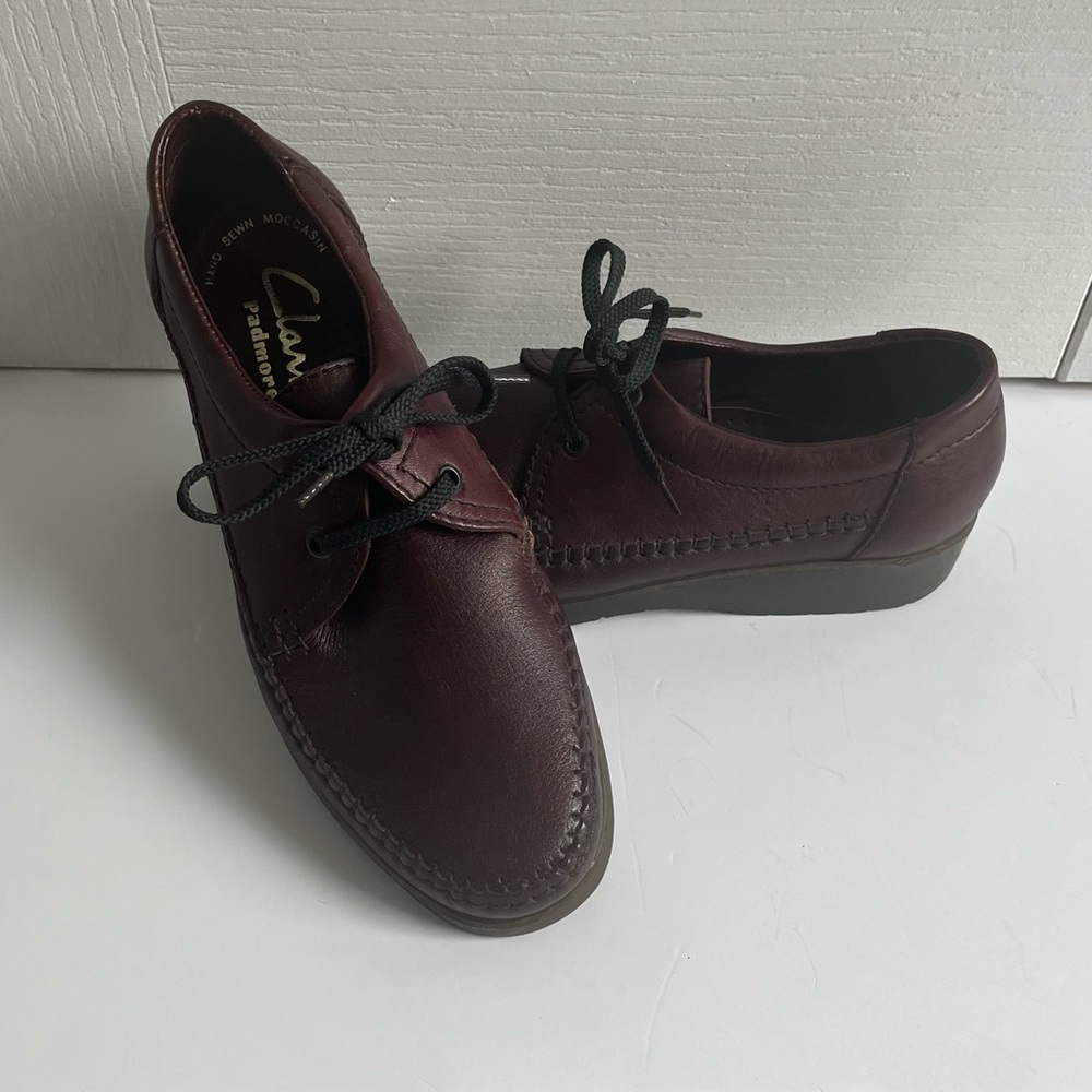 Clark’s Women’s Wine Padmore Leather Hand Sewn Moccasins In A size 8.